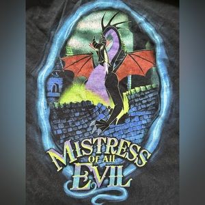 Disney women’s graphic tee XL Halloween maleficent mistress of evil
